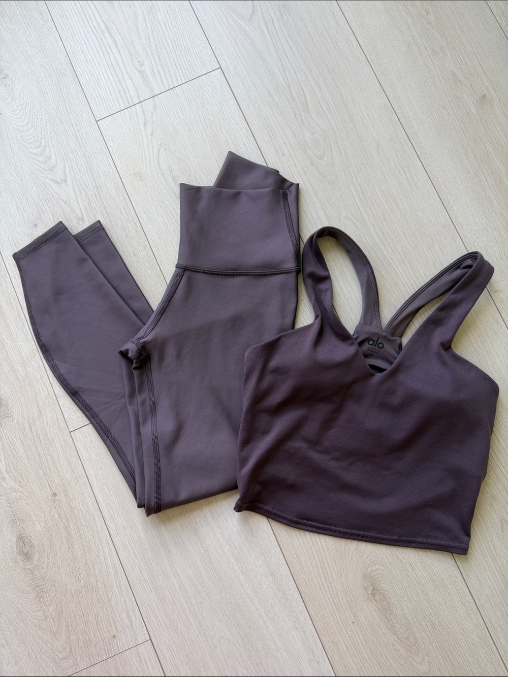 ALO Yoga 7/8 Airlift Legging & Airbrush Real Bra in Plum Set EUC